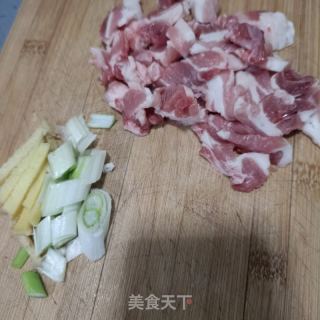 奶利剑菜花肉炖粉条的做法步调：3