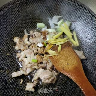 奶利剑菜花肉炖粉条的做法步调：7