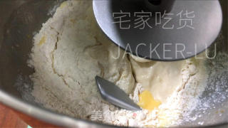 汤种吐司，收缩推丝到出伴侣，又喷鼻又硬，好吃到爆。的做法步调：4