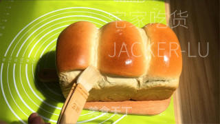 汤种吐司，收缩推丝到出伴侣，又喷鼻又硬，好吃到爆。的做法步调：18