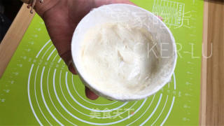 汤种吐司，收缩推丝到出伴侣，又喷鼻又硬，好吃到爆。的做法步调：2