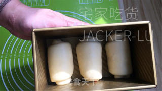 汤种吐司，收缩推丝到出伴侣，又喷鼻又硬，好吃到爆。的做法步调：14