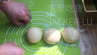 汤种吐司，收缩推丝到出伴侣，又喷鼻又硬，好吃到爆。的做法步调：9