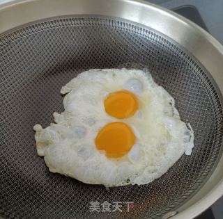 煎蛋拌喷鼻菜的做法步调：7