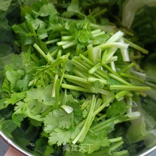 煎蛋拌喷鼻菜的做法步调：2