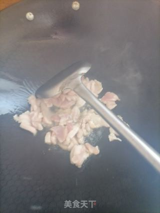 菜梗炒肉的做法步调：3