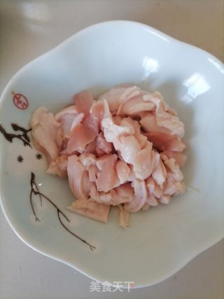 菜梗炒肉的做法步调：2