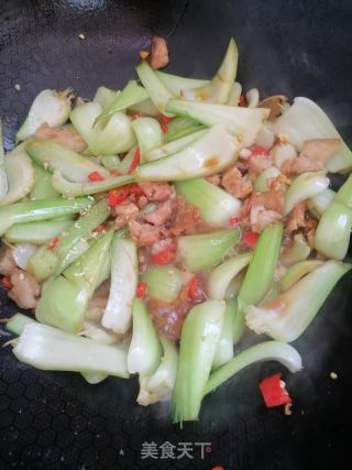 菜梗炒肉的做法步调：5