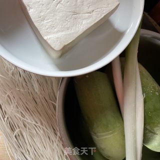齐麦萝卜粉条豆腐包的做法步调：2