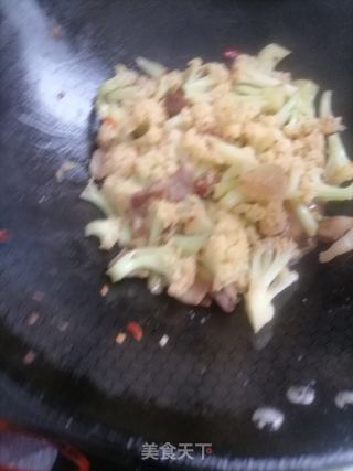 炒菜花的做法步调：7