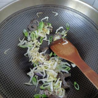 奶利剑菜炒海参的做法步调：8