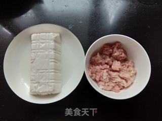 肉酱内乱脂豆腐的做法步调：1