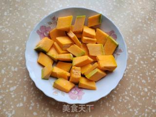 烤箱版北瓜麻球的做法步调：1