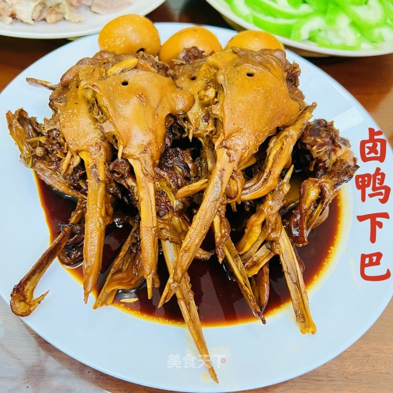 不消卤料包就能够做得 | 卤鸭下巴的做法