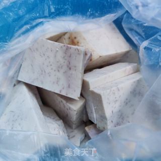 五花肉喷鼻煎喷鼻芋的做法步调：2