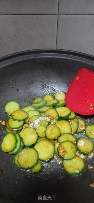 牛肉炒青瓜片的做法步调：9