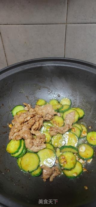 牛肉炒青瓜片的做法步调：10