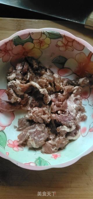 牛肉炒青瓜片的做法步调：2