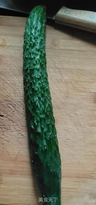 牛肉炒青瓜片的做法步调：1