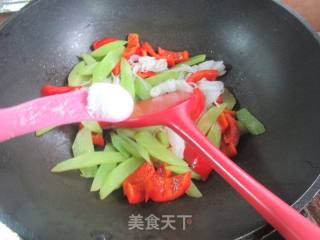 白椒莴笋炒魔芋结的做法步调：6