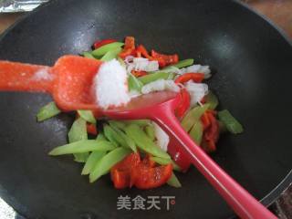 白椒莴笋炒魔芋结的做法步调：7