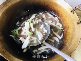 鸭血豆腐青菜汤的做法步调：2