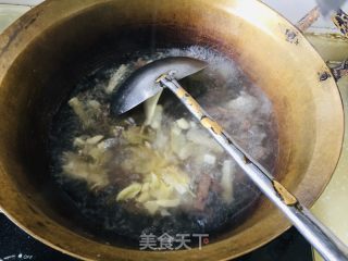 鸭血豆腐青菜汤的做法步调：1