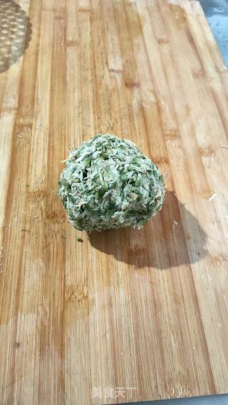 槐花丸子的做法步调：1