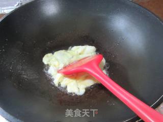 鸡蛋裙带菜炒魔芋结的做法步调：4