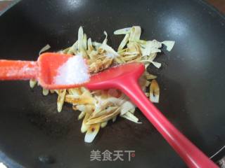 千张条炒家山笋的做法步调：9