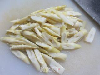 千张条炒家山笋的做法步调：2
