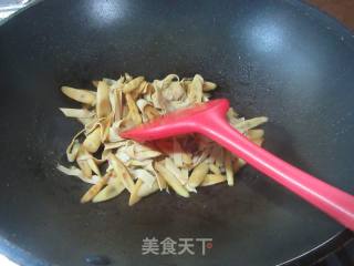 千张条炒家山笋的做法步调：10