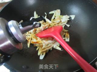 千张条炒家山笋的做法步调：6