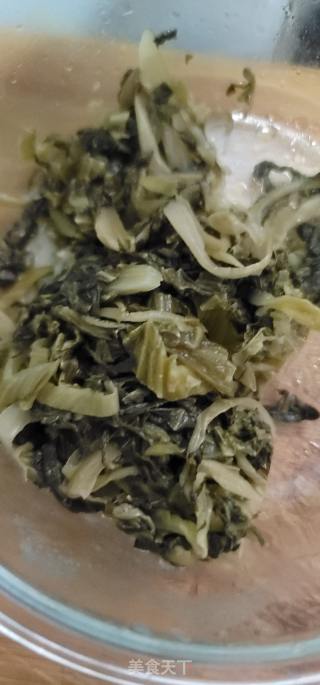 酸菜烧黄花鱼的做法步调：2