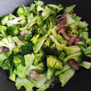 五花肉炒西兰花的做法步调：7