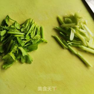 五花肉炒西兰花的做法步调：4