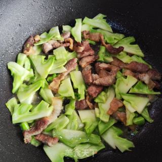五花肉炒西兰花的做法步调：6