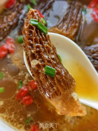 羊肚菌肉终汤的做法步调：7