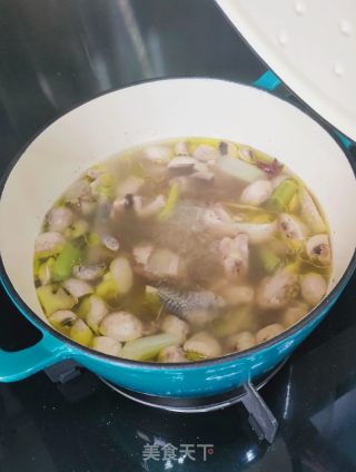 心蘑鸡汤的做法步调：10