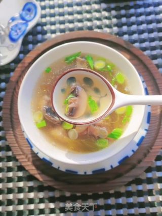 心蘑鸡汤的做法步调：11