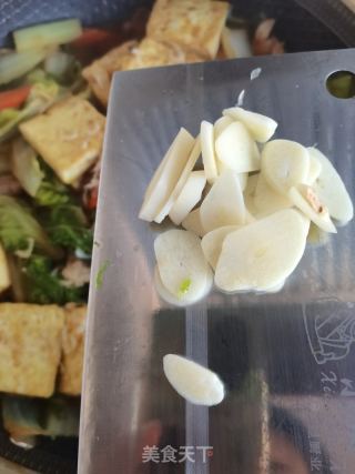 虾皮烧豆腐的做法步调：16