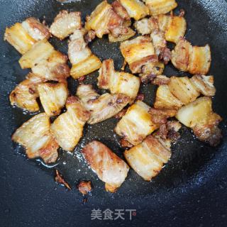 五花肉焖喷鼻芋的做法步调：4