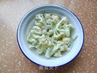利剑灼花菜的做法步调：1