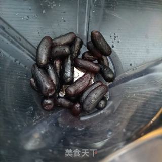 蓝宝石葡萄奶昔的做法步调：2