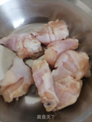 白烧鸡腿的做法步调：1