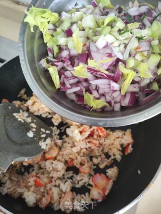 虾仁蛋炒饭的做法步调：8