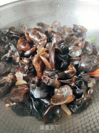 木耳炒肉的做法步调：8