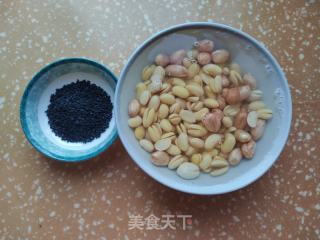 乌芝麻花死豆乳的做法步调：1