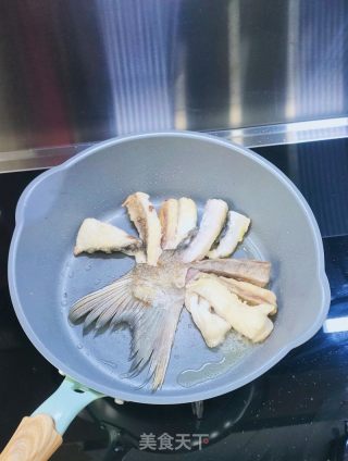 糖醋鱼尾的做法步调：4