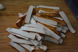 韭菜炒豆干的做法步调：2
